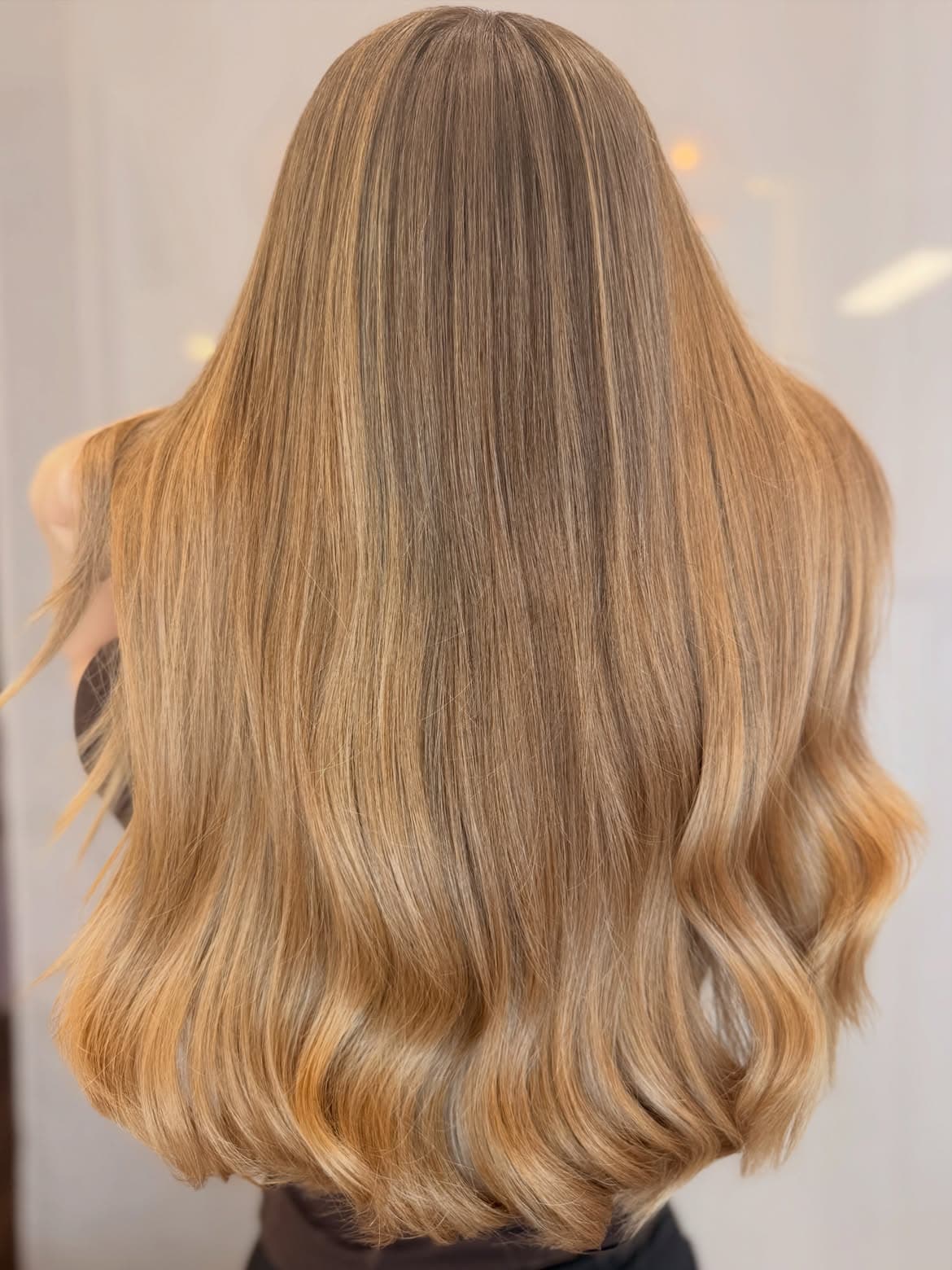 Warme Balayage mit fließenden Verläufen